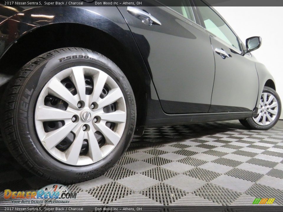 2017 Nissan Sentra S Super Black / Charcoal Photo #13