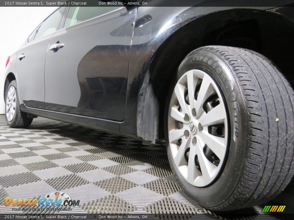 2017 Nissan Sentra S Super Black / Charcoal Photo #15