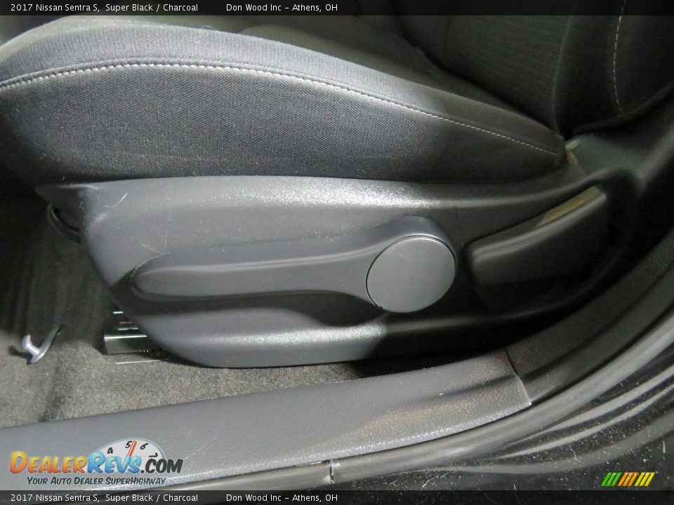 2017 Nissan Sentra S Super Black / Charcoal Photo #17