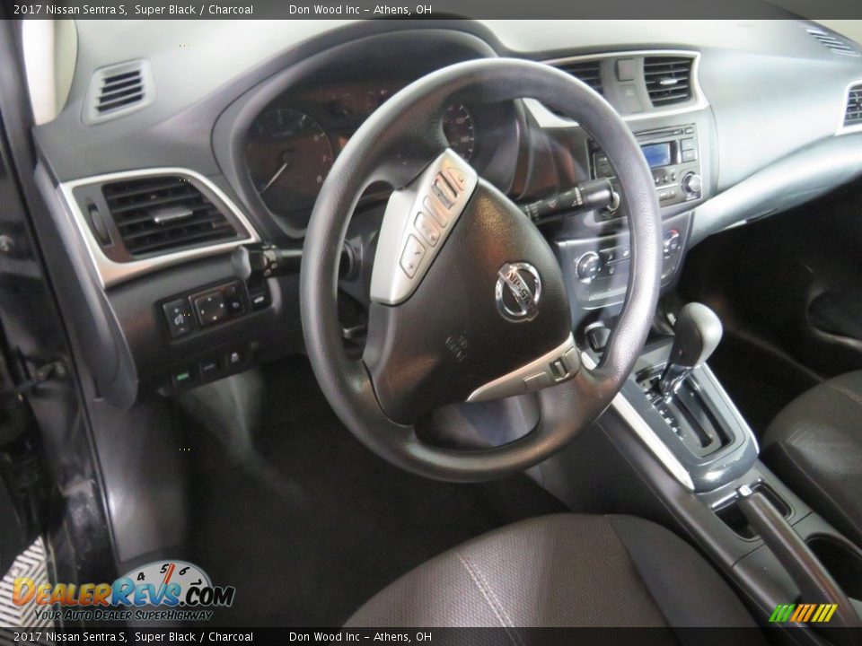 2017 Nissan Sentra S Super Black / Charcoal Photo #18