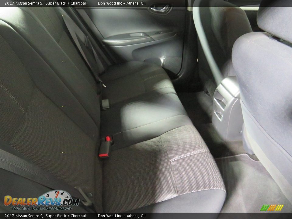 2017 Nissan Sentra S Super Black / Charcoal Photo #23