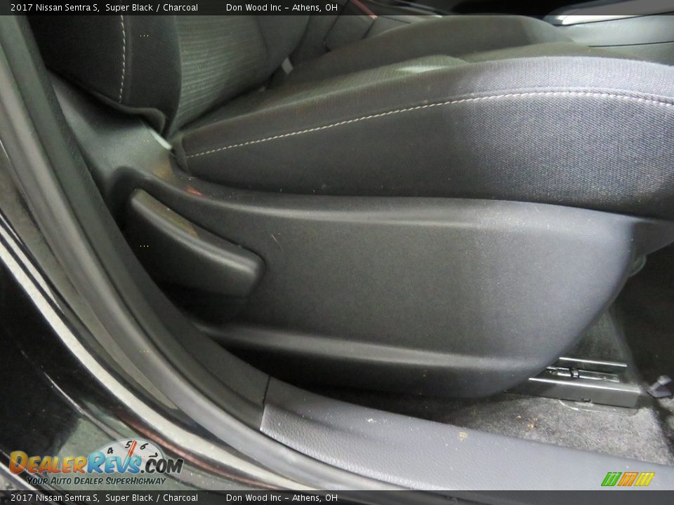 2017 Nissan Sentra S Super Black / Charcoal Photo #25