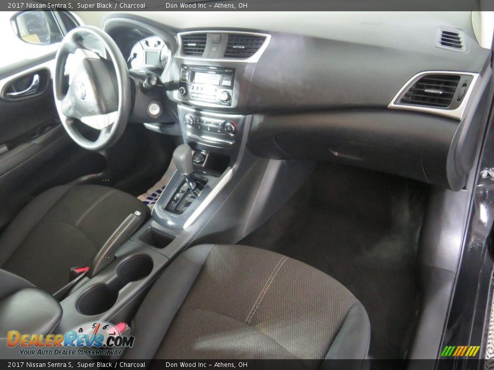 2017 Nissan Sentra S Super Black / Charcoal Photo #26