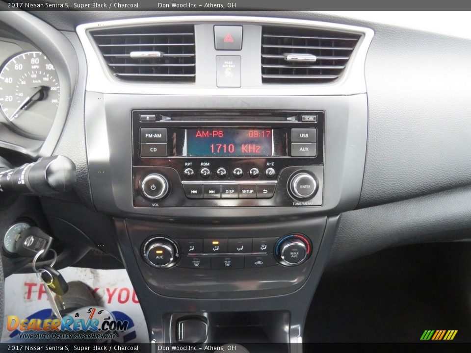2017 Nissan Sentra S Super Black / Charcoal Photo #35