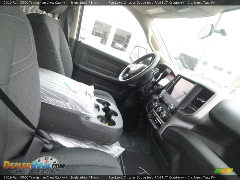 2019 Ram 3500 Tradesman Crew Cab 4x4 Bright White / Black Photo #11