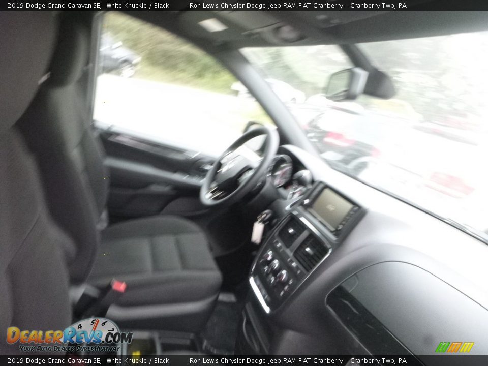 2019 Dodge Grand Caravan SE White Knuckle / Black Photo #10