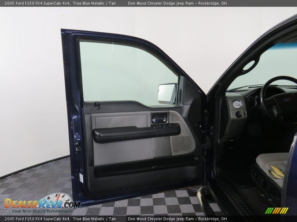 2005 Ford F150 FX4 SuperCab 4x4 True Blue Metallic / Tan Photo #16
