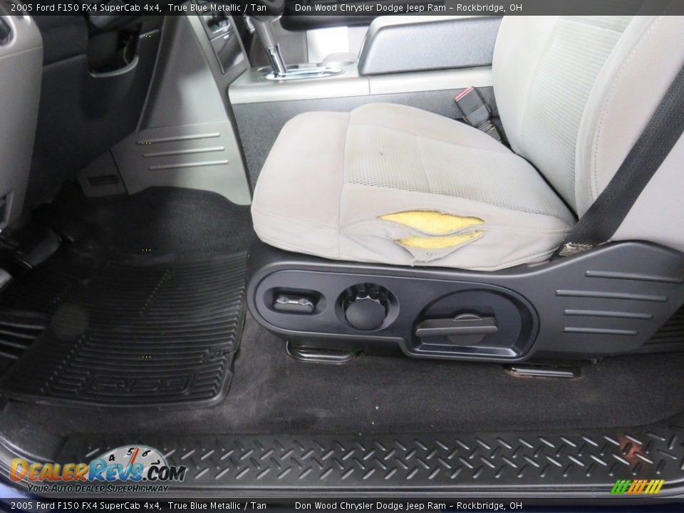 2005 Ford F150 FX4 SuperCab 4x4 True Blue Metallic / Tan Photo #19