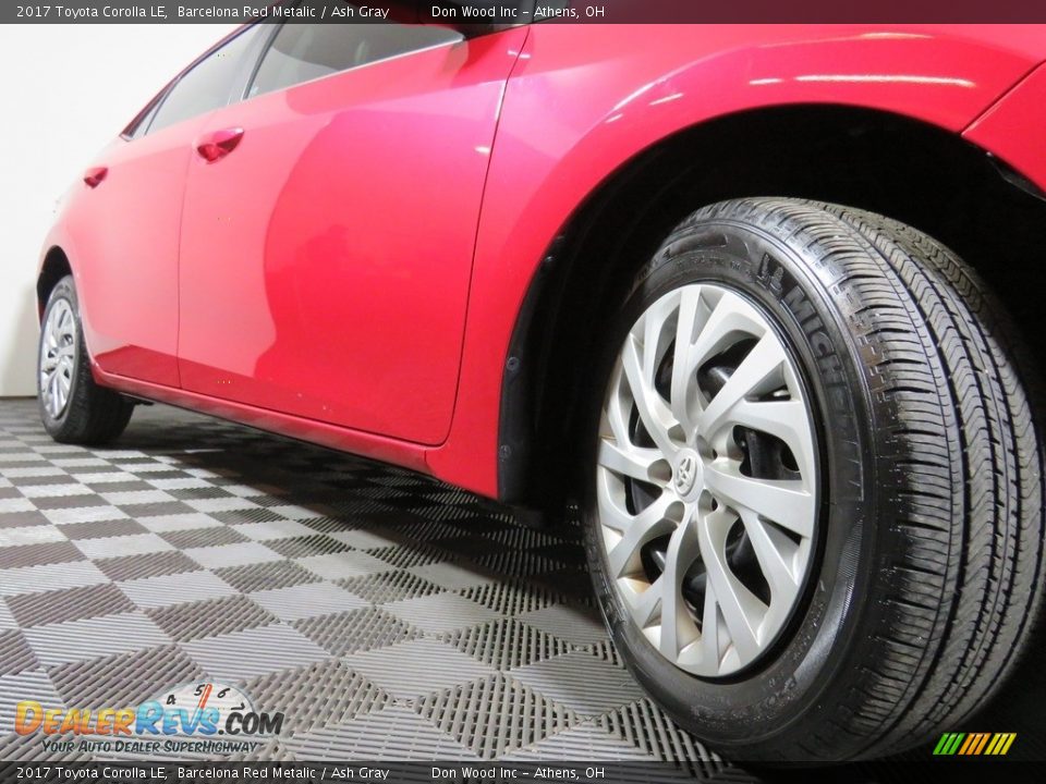 2017 Toyota Corolla LE Barcelona Red Metalic / Ash Gray Photo #15