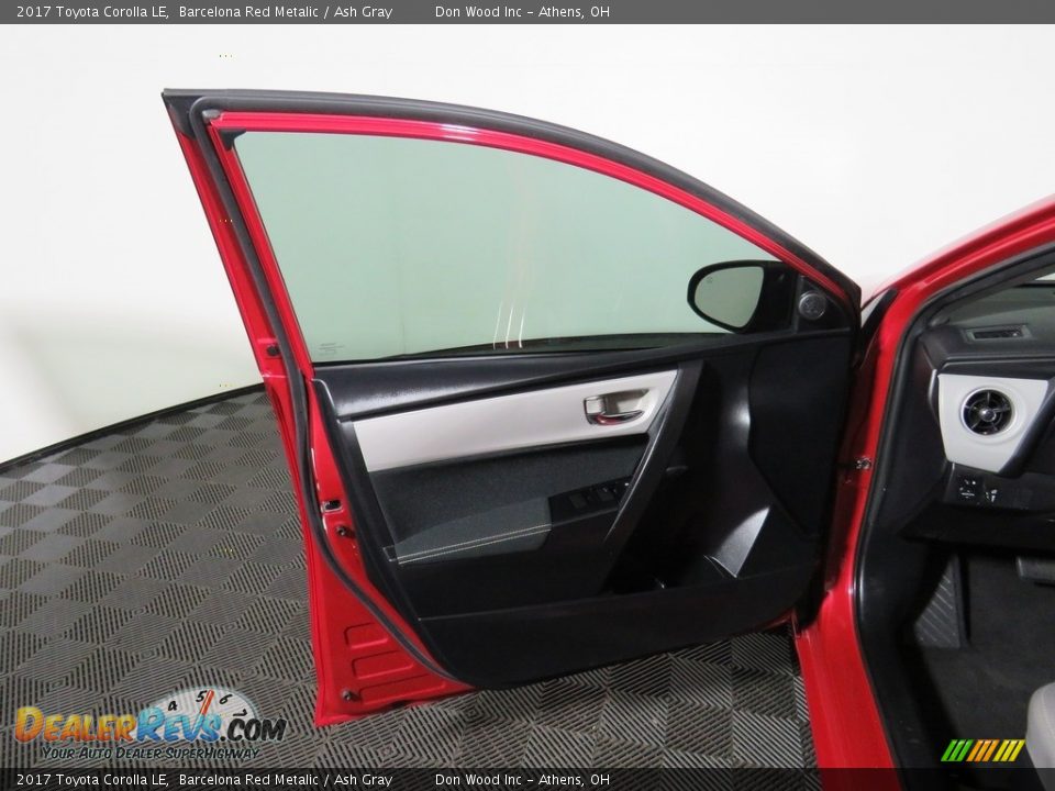 2017 Toyota Corolla LE Barcelona Red Metalic / Ash Gray Photo #16