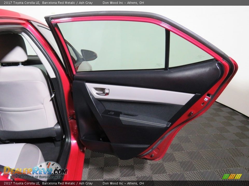 2017 Toyota Corolla LE Barcelona Red Metalic / Ash Gray Photo #22