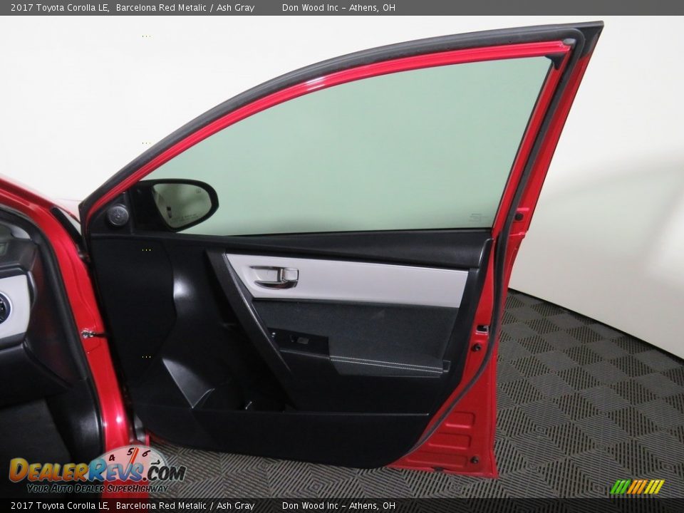 2017 Toyota Corolla LE Barcelona Red Metalic / Ash Gray Photo #24