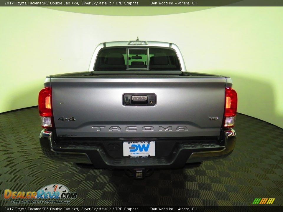 2017 Toyota Tacoma SR5 Double Cab 4x4 Silver Sky Metallic / TRD Graphite Photo #11