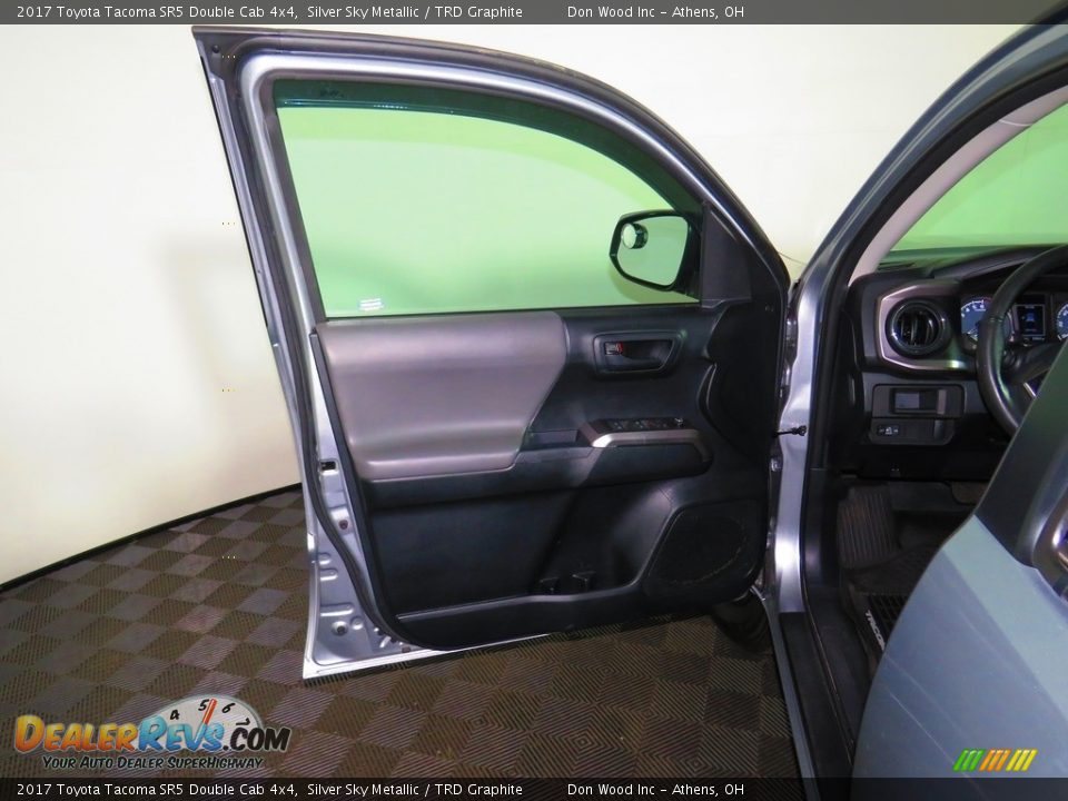 2017 Toyota Tacoma SR5 Double Cab 4x4 Silver Sky Metallic / TRD Graphite Photo #15