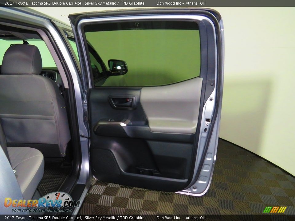 2017 Toyota Tacoma SR5 Double Cab 4x4 Silver Sky Metallic / TRD Graphite Photo #22