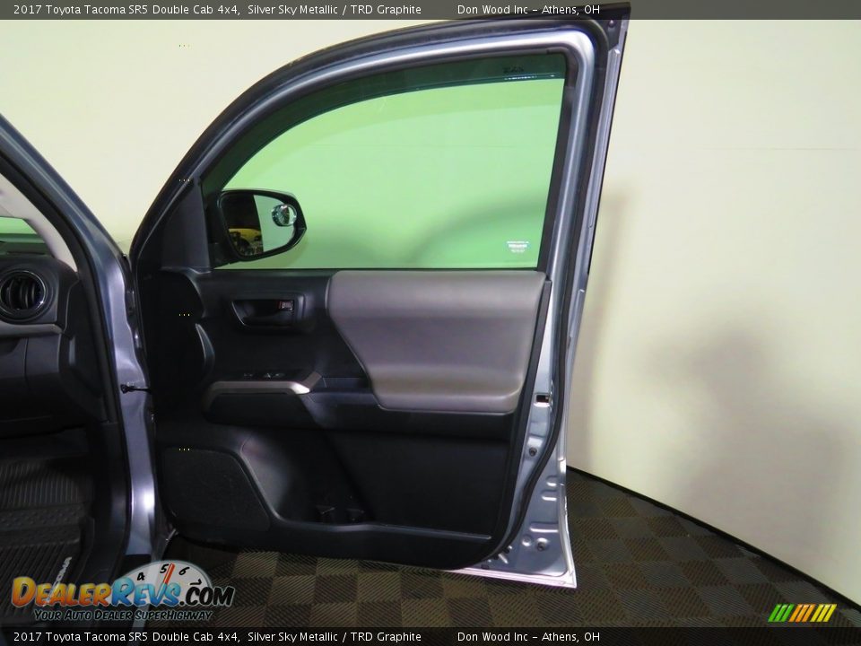 2017 Toyota Tacoma SR5 Double Cab 4x4 Silver Sky Metallic / TRD Graphite Photo #24