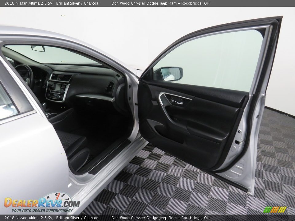 2018 Nissan Altima 2.5 SV Brilliant Silver / Charcoal Photo #28