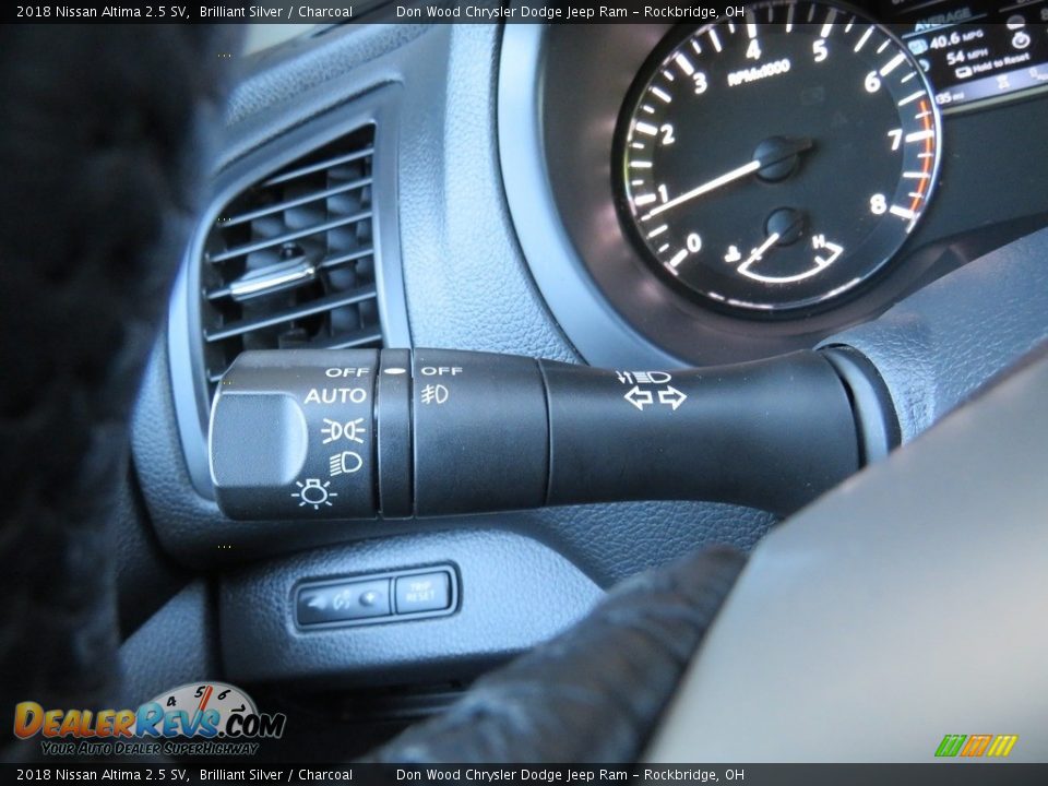 2018 Nissan Altima 2.5 SV Brilliant Silver / Charcoal Photo #33