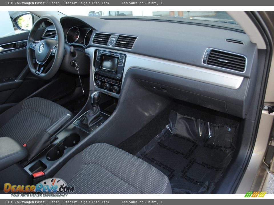 2016 Volkswagen Passat S Sedan Titanium Beige / Titan Black Photo #16