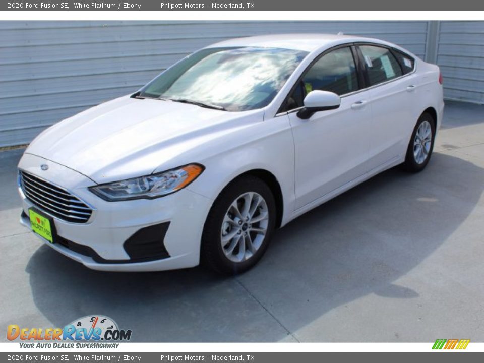 Front 3/4 View of 2020 Ford Fusion SE Photo #4