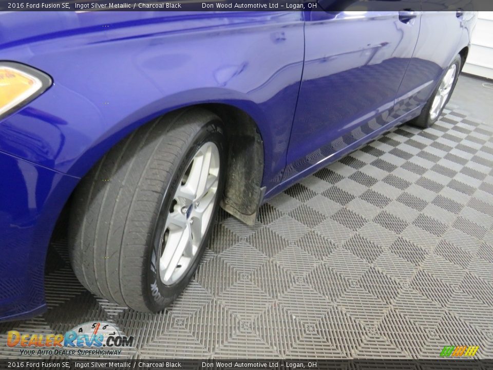 2016 Ford Fusion SE Ingot Silver Metallic / Charcoal Black Photo #9
