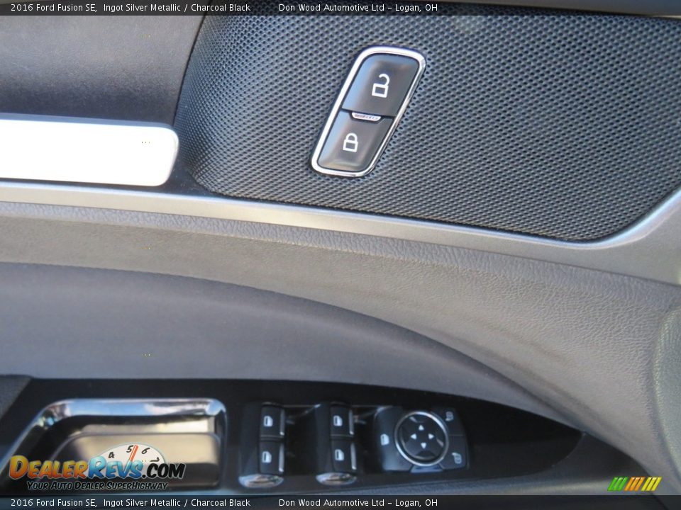 2016 Ford Fusion SE Ingot Silver Metallic / Charcoal Black Photo #17