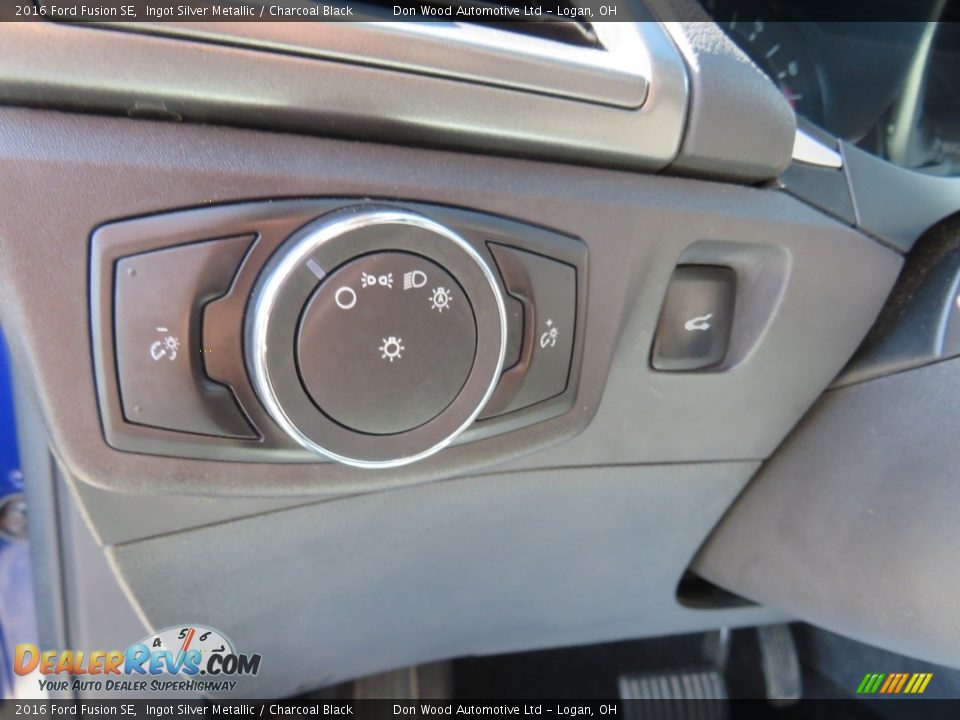 2016 Ford Fusion SE Ingot Silver Metallic / Charcoal Black Photo #18