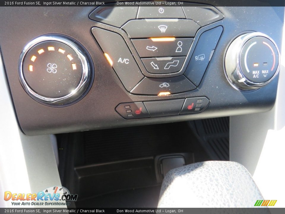 2016 Ford Fusion SE Ingot Silver Metallic / Charcoal Black Photo #26