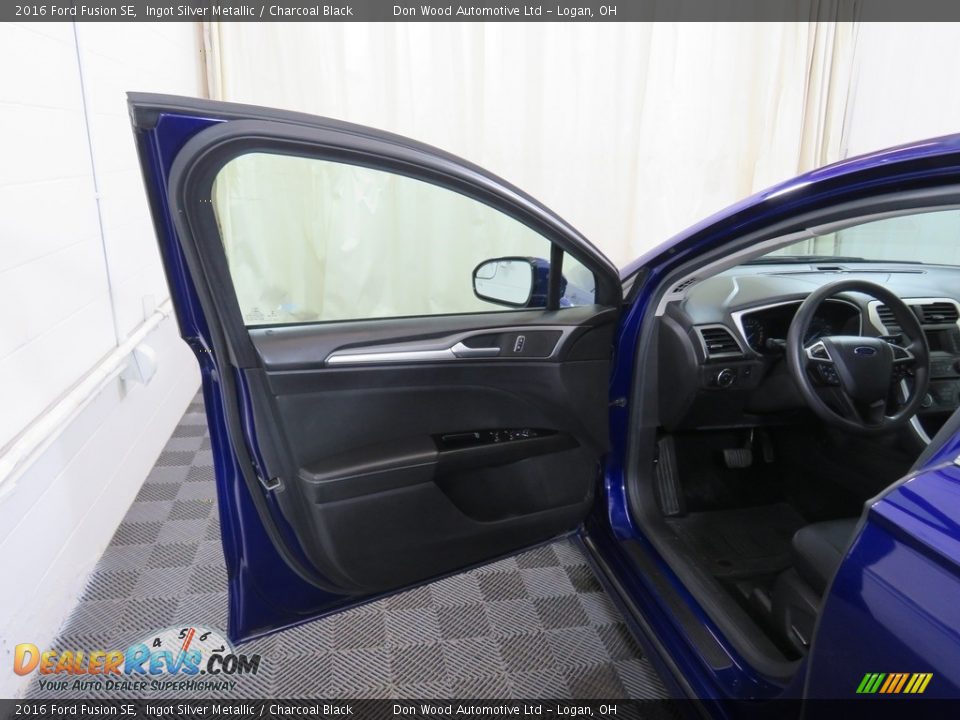 2016 Ford Fusion SE Ingot Silver Metallic / Charcoal Black Photo #27
