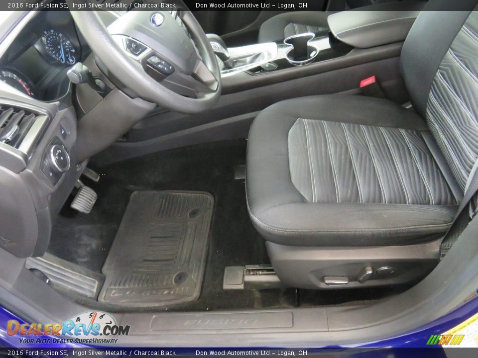 2016 Ford Fusion SE Ingot Silver Metallic / Charcoal Black Photo #28