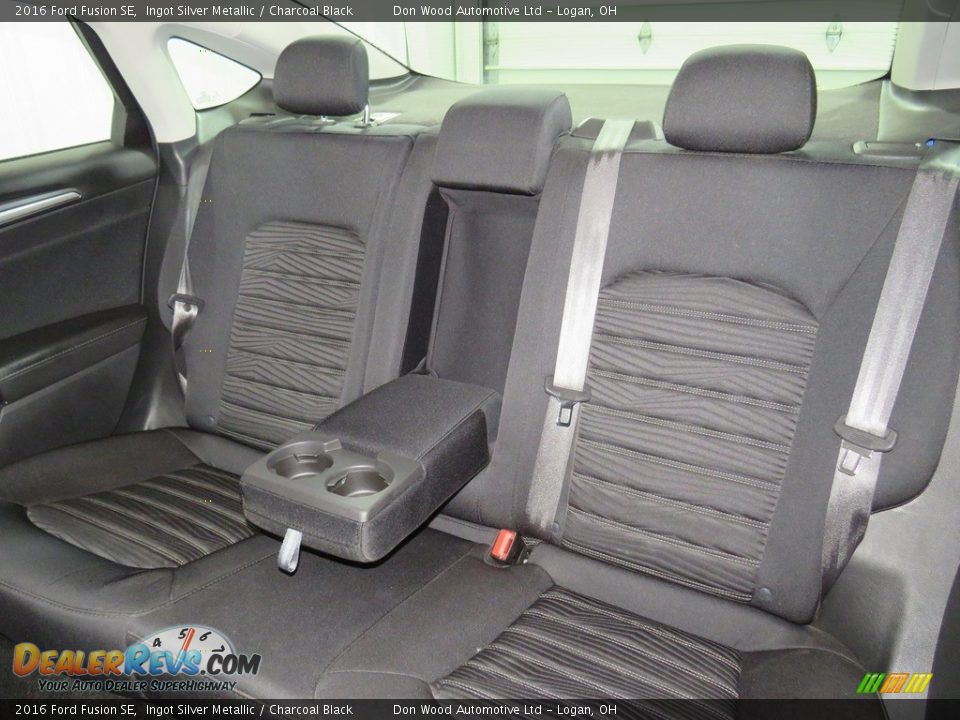 2016 Ford Fusion SE Ingot Silver Metallic / Charcoal Black Photo #30