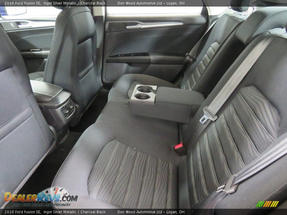 2016 Ford Fusion SE Ingot Silver Metallic / Charcoal Black Photo #32