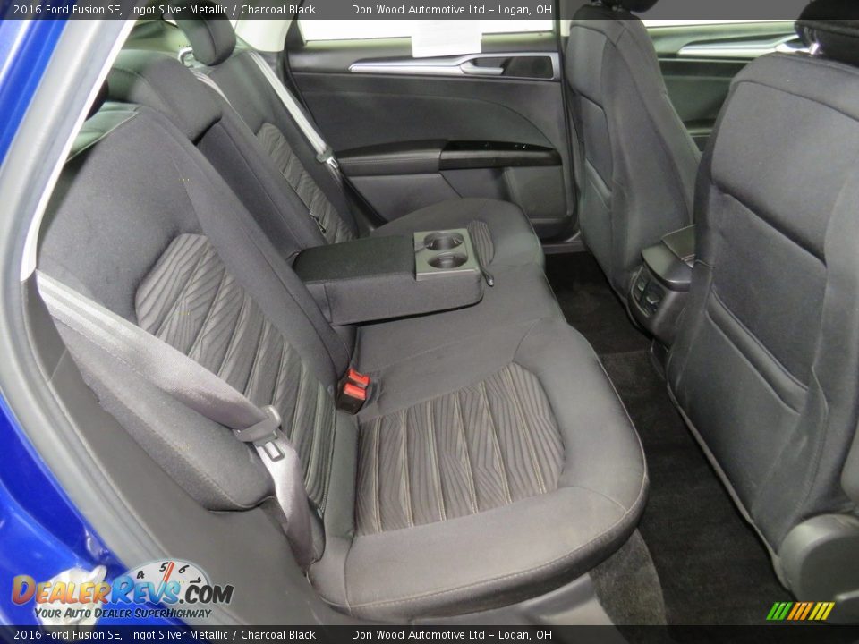 2016 Ford Fusion SE Ingot Silver Metallic / Charcoal Black Photo #36