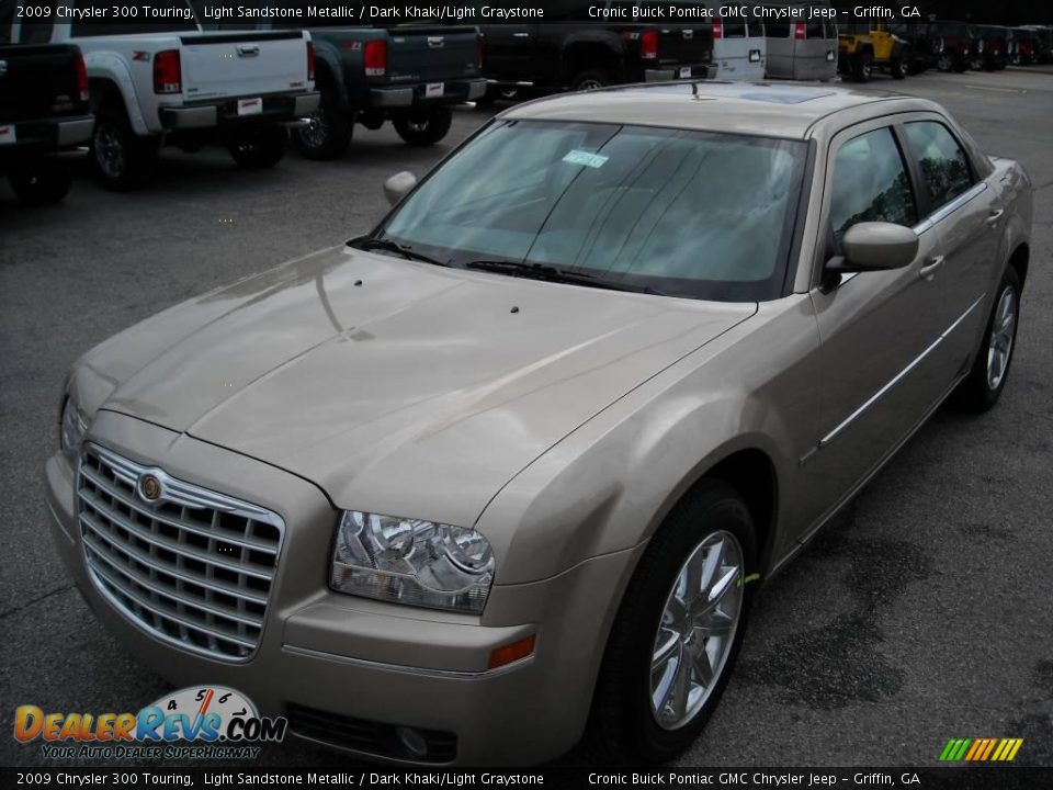 2009 Chrysler 300 Touring Light Sandstone Metallic / Dark Khaki/Light Graystone Photo #4