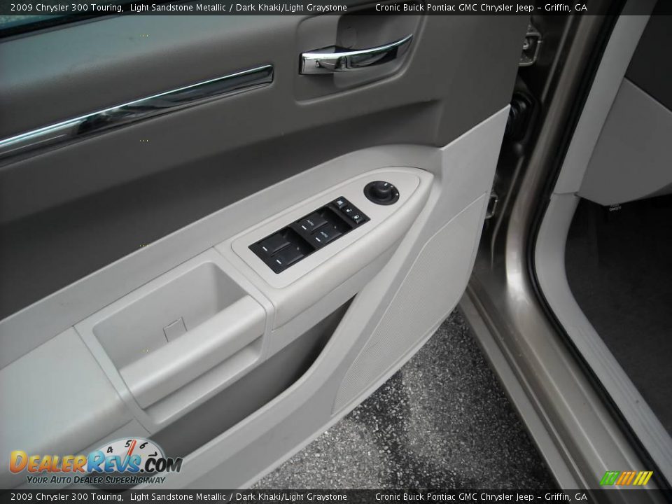 2009 Chrysler 300 Touring Light Sandstone Metallic / Dark Khaki/Light Graystone Photo #15