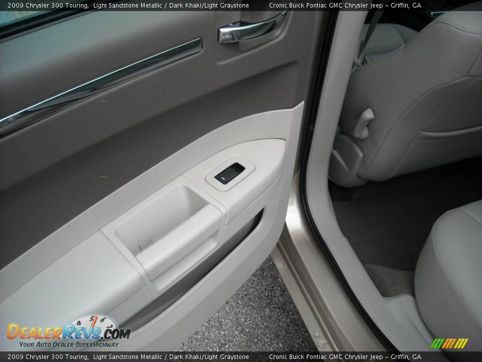 2009 Chrysler 300 Touring Light Sandstone Metallic / Dark Khaki/Light Graystone Photo #17