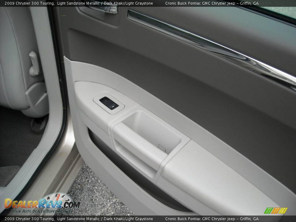 2009 Chrysler 300 Touring Light Sandstone Metallic / Dark Khaki/Light Graystone Photo #19