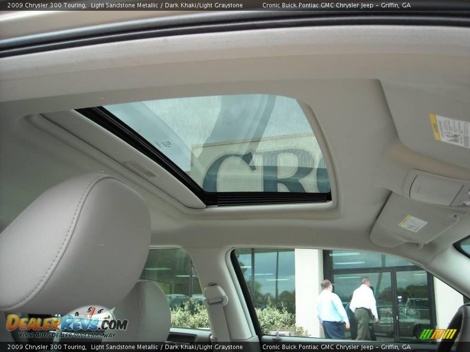 2009 Chrysler 300 Touring Light Sandstone Metallic / Dark Khaki/Light Graystone Photo #22