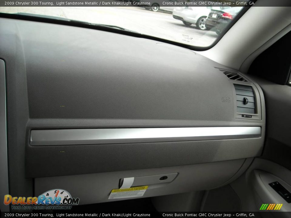 2009 Chrysler 300 Touring Light Sandstone Metallic / Dark Khaki/Light Graystone Photo #23