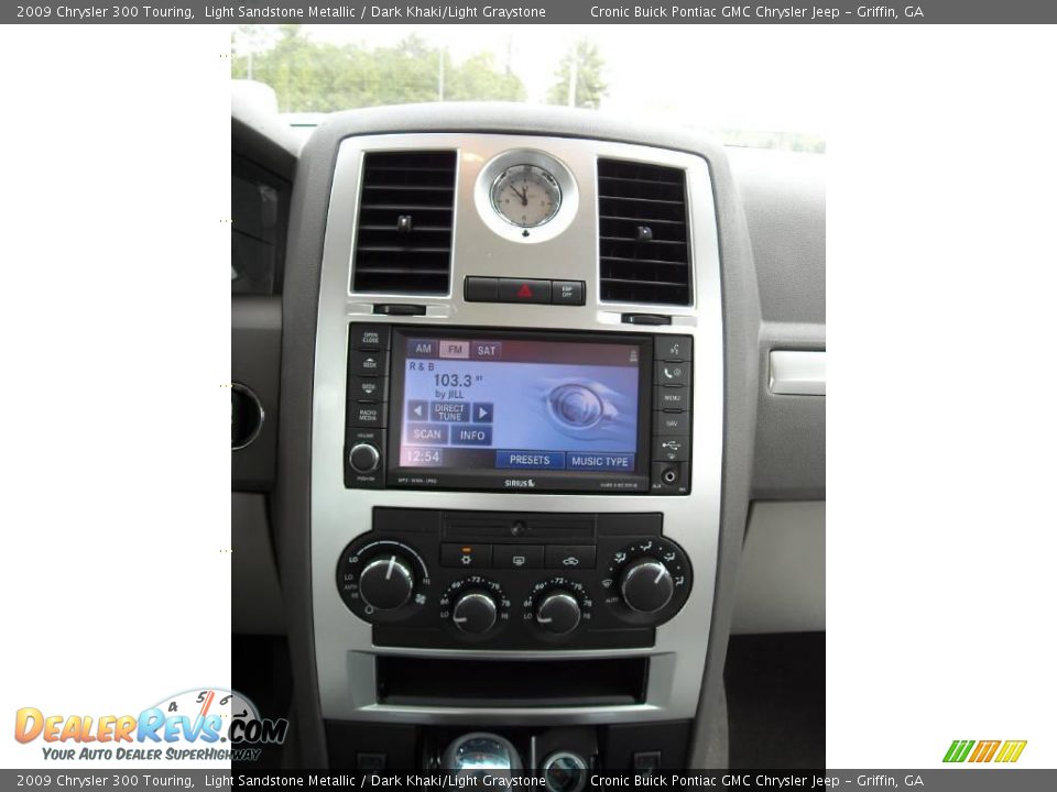 2009 Chrysler 300 Touring Light Sandstone Metallic / Dark Khaki/Light Graystone Photo #24