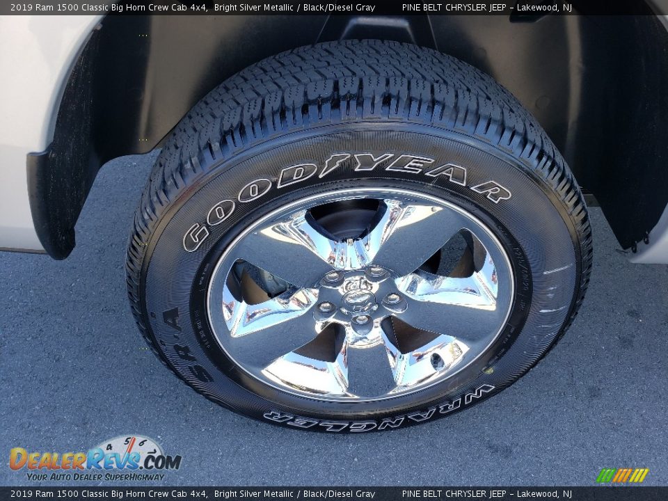 2019 Ram 1500 Classic Big Horn Crew Cab 4x4 Bright Silver Metallic / Black/Diesel Gray Photo #8