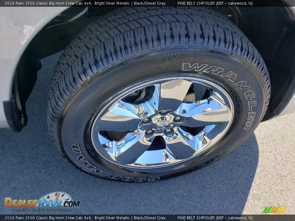 2019 Ram 1500 Classic Big Horn Crew Cab 4x4 Bright Silver Metallic / Black/Diesel Gray Photo #15