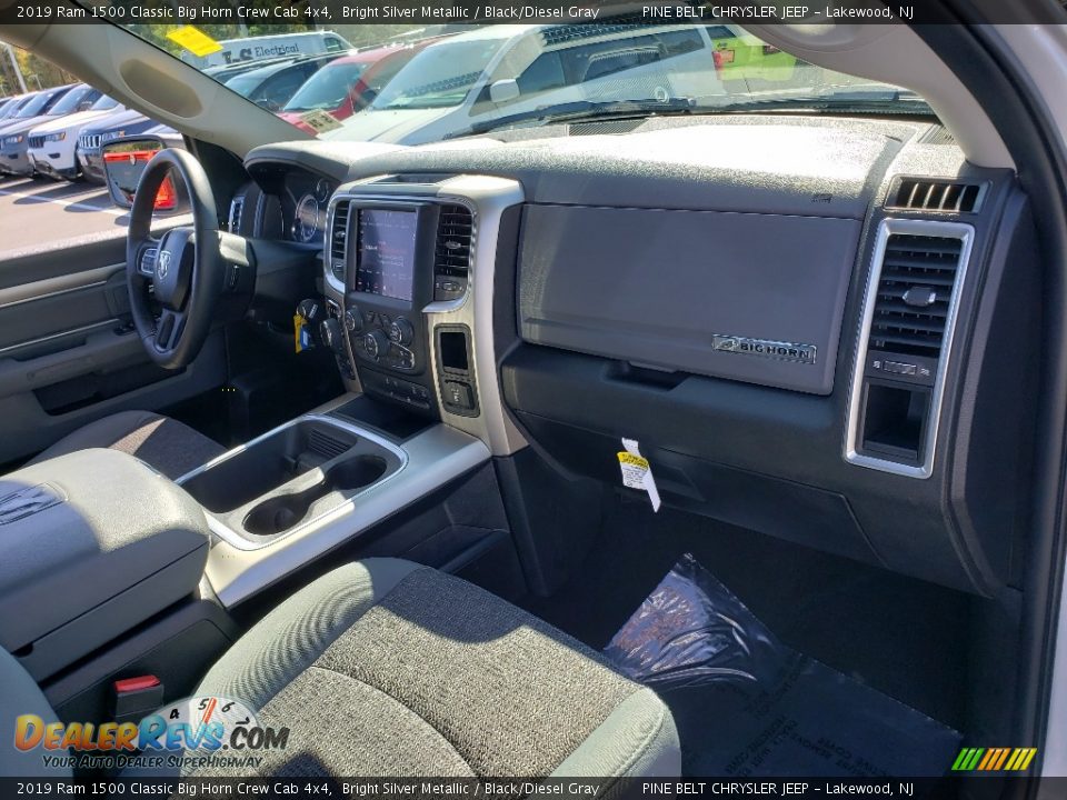 2019 Ram 1500 Classic Big Horn Crew Cab 4x4 Bright Silver Metallic / Black/Diesel Gray Photo #17