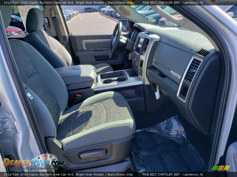 2019 Ram 1500 Classic Big Horn Crew Cab 4x4 Bright Silver Metallic / Black/Diesel Gray Photo #18