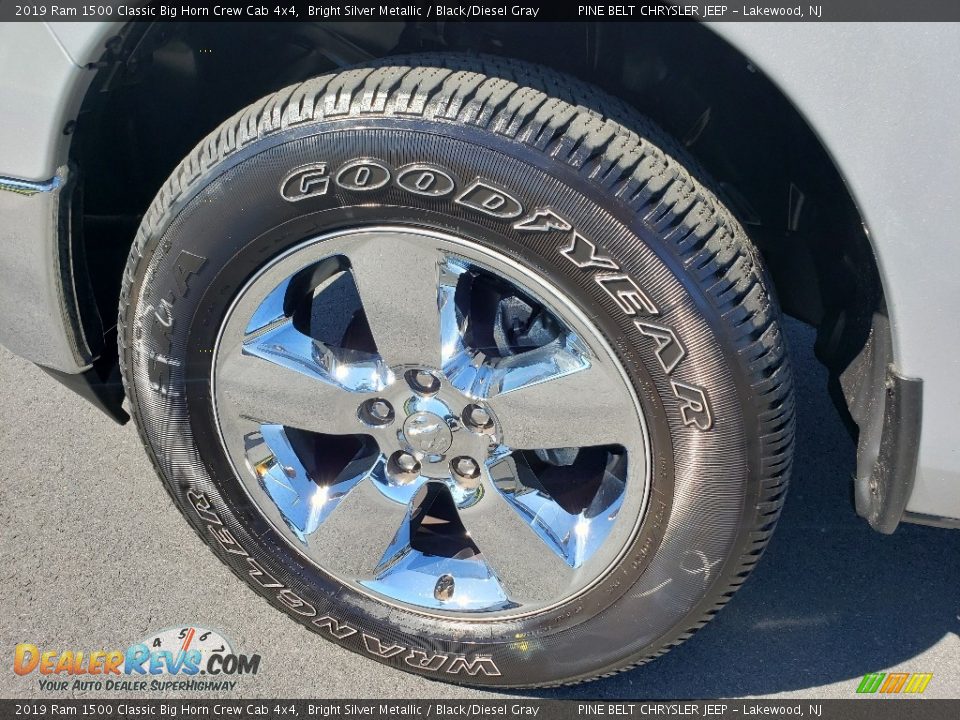 2019 Ram 1500 Classic Big Horn Crew Cab 4x4 Bright Silver Metallic / Black/Diesel Gray Photo #24