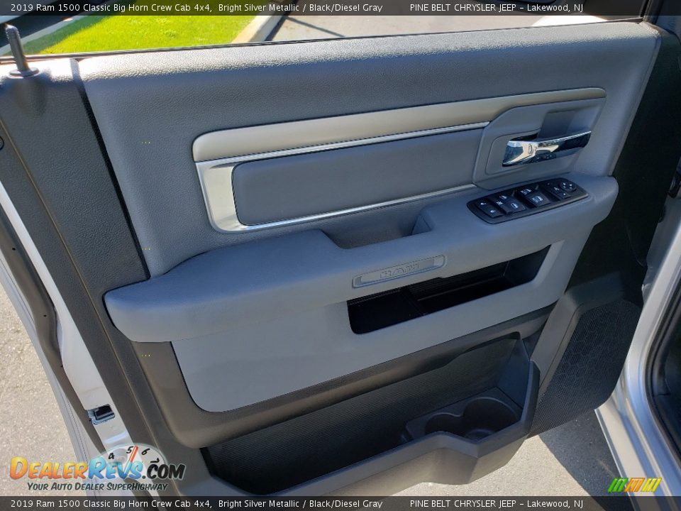2019 Ram 1500 Classic Big Horn Crew Cab 4x4 Bright Silver Metallic / Black/Diesel Gray Photo #26