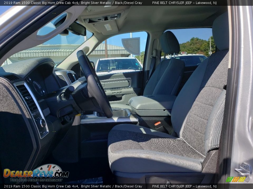 2019 Ram 1500 Classic Big Horn Crew Cab 4x4 Bright Silver Metallic / Black/Diesel Gray Photo #28