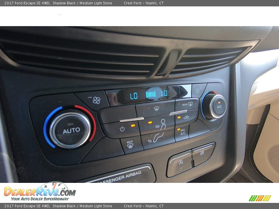 2017 Ford Escape SE 4WD Shadow Black / Medium Light Stone Photo #16