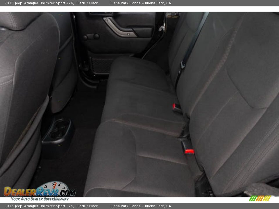 2016 Jeep Wrangler Unlimited Sport 4x4 Black / Black Photo #4