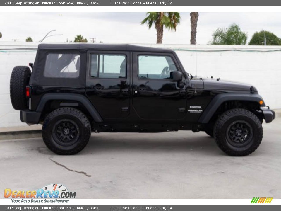 2016 Jeep Wrangler Unlimited Sport 4x4 Black / Black Photo #12